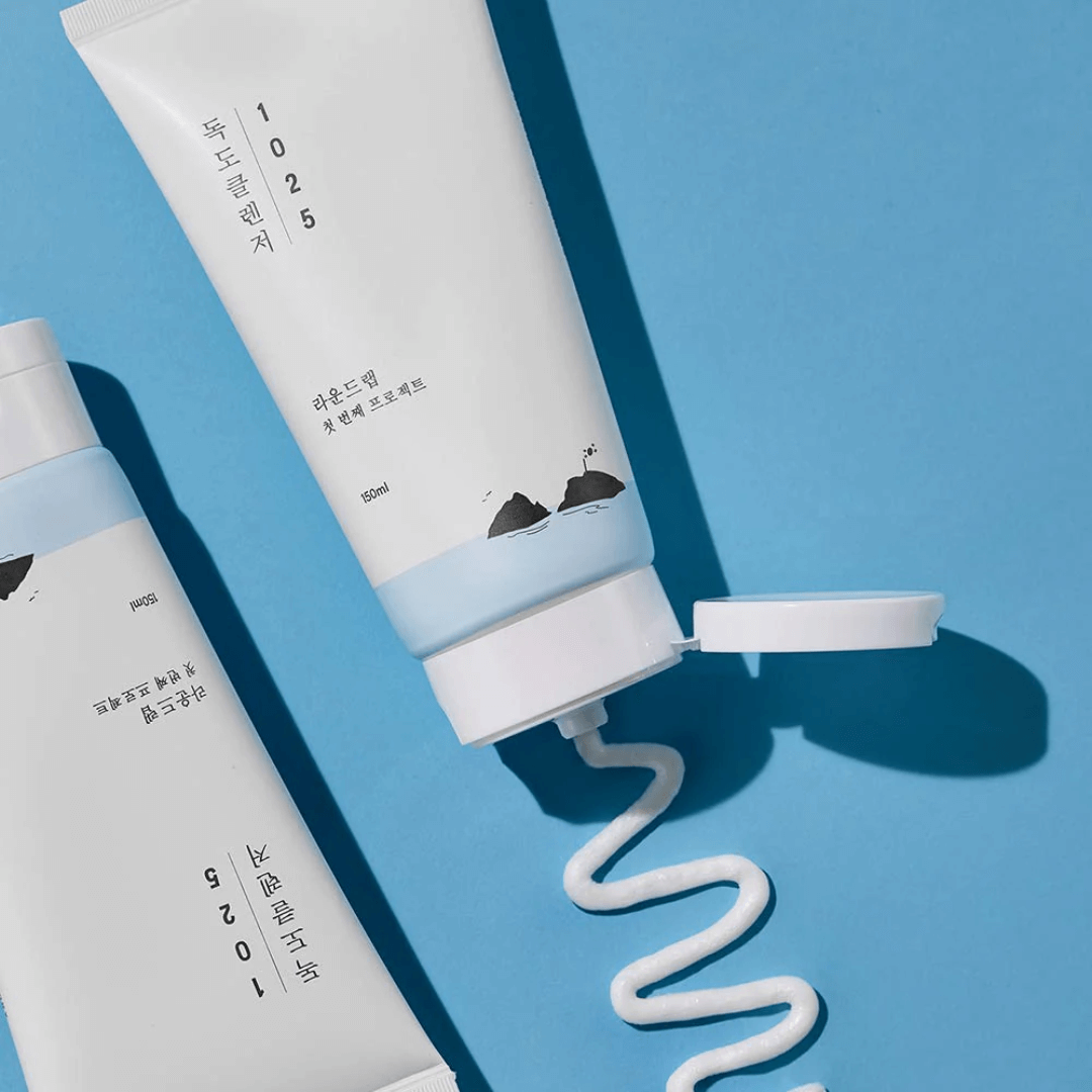 1025 Dokdo Cleanser calma e hidrata la piel mientras elimina restos de maquillaje e impurezas.