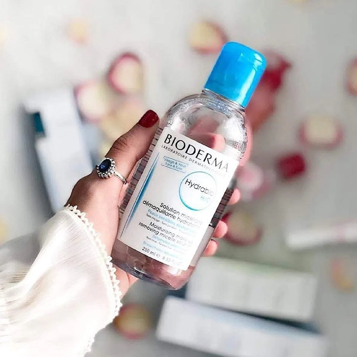 Hydrabio H2O Bioderma elimina impurezas y maquillaje sin resecar el rostro.