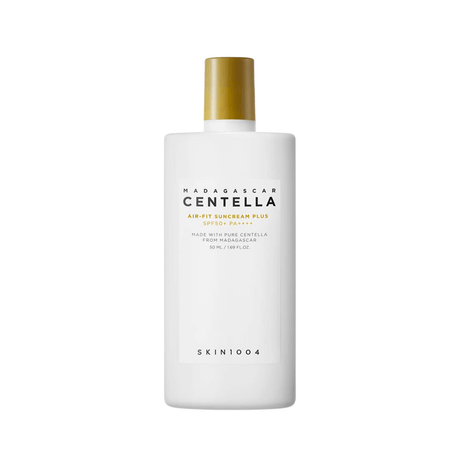 Madagascar Centella Air-Fit Suncream Plus de Skin 1004 protege la piel con SPF alto y una textura ligera.