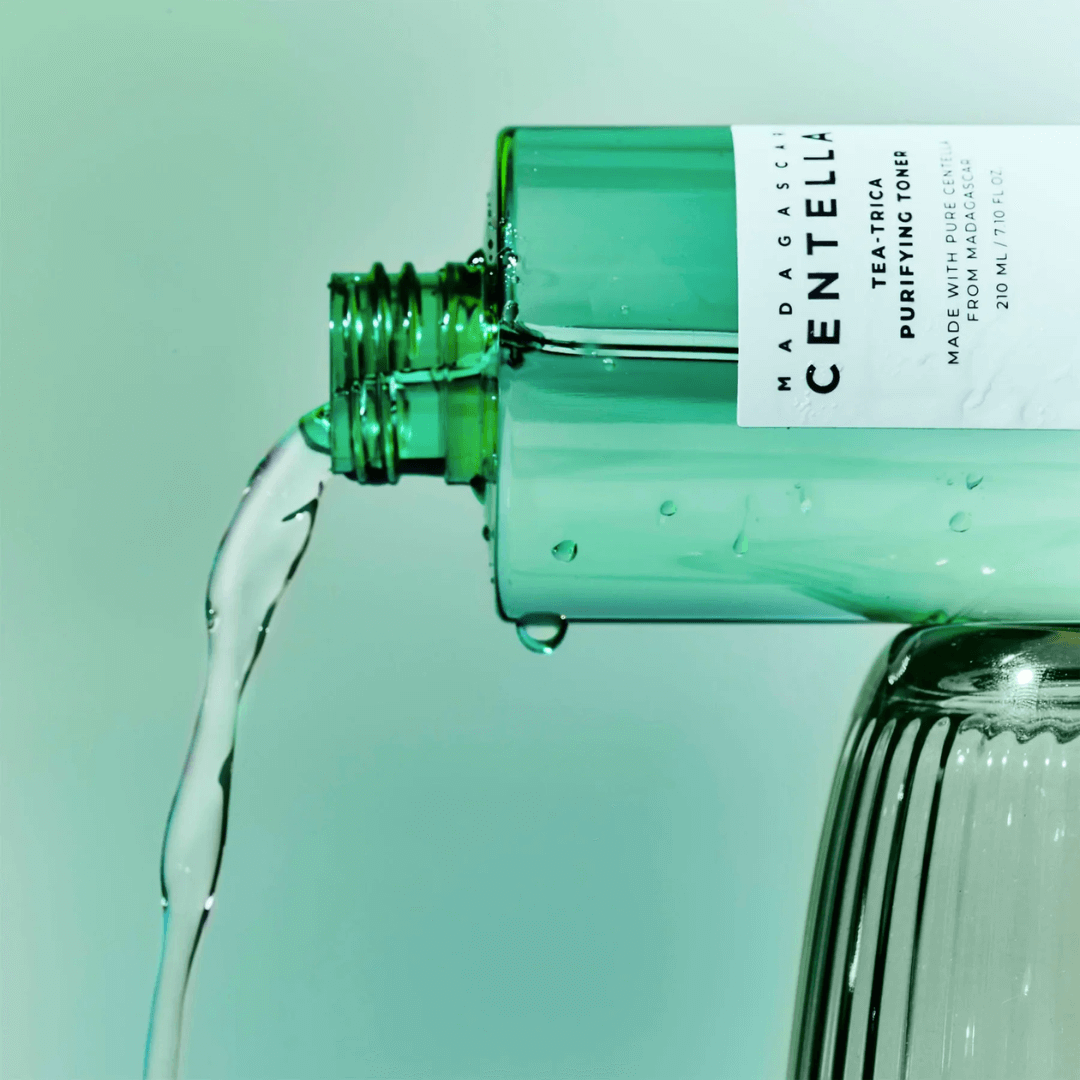 Madagascar Centella Tea-Trica Purifying Toner de Skin 1004 reduce imperfecciones y controla el exceso de grasa.