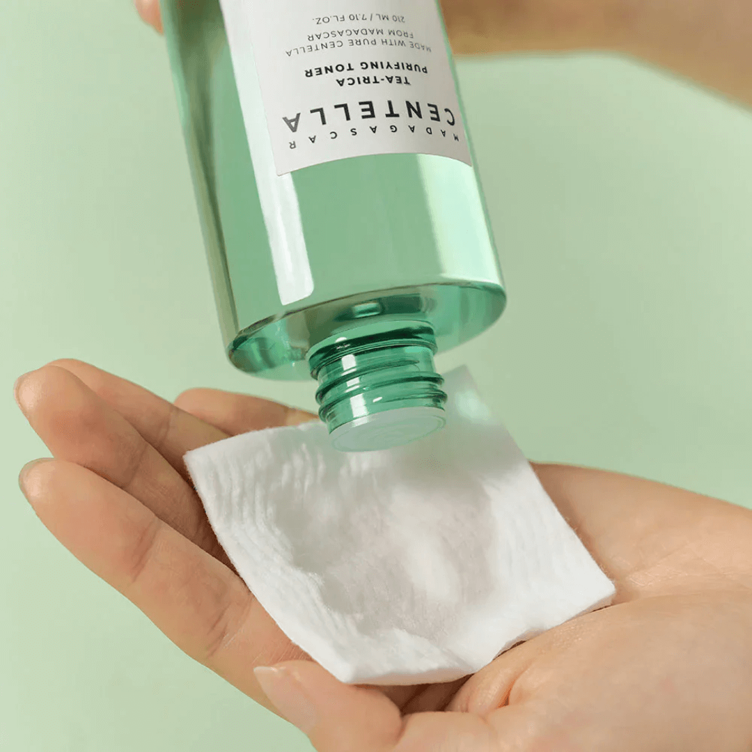 Madagascar Centella Tea-Trica Purifying Toner de Skin 1004 ayuda a combatir el acné y refuerza la barrera cutánea.