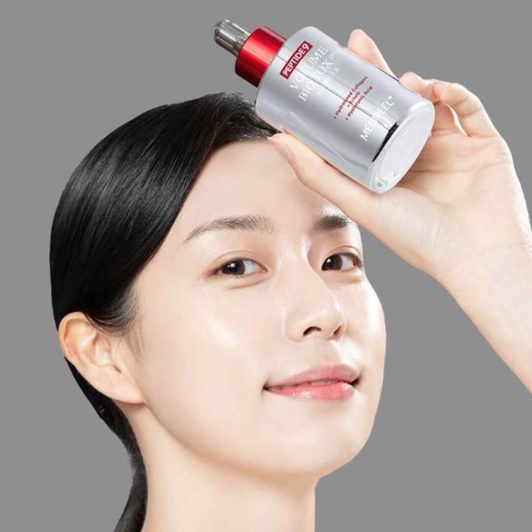 Peptide-9 Volume Biotox Ampoule Pro Medipeel hidrata profundamente con 5 tipos de ácido hialurónico.