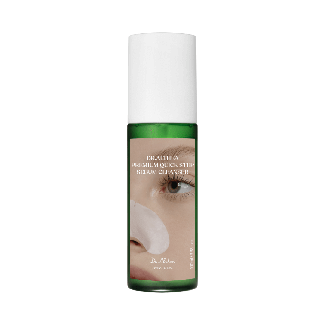 Premium Sebum Cleanser de Dr. Althea Es un limpiador suave de tipo líquido que extrae el sebo profundamente incrustado.