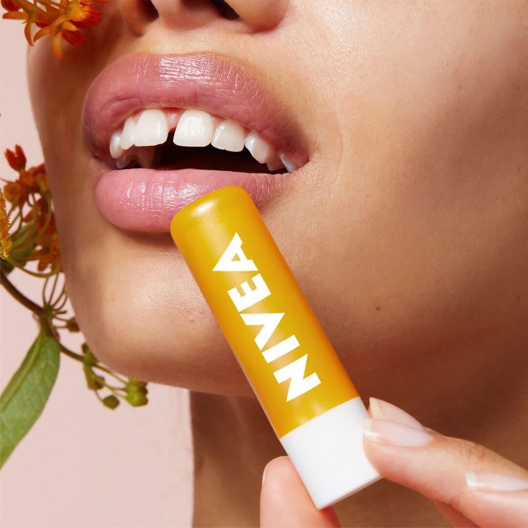 Protector solar labial Sun Protect FPS30, fórmula ligera que ofrece protección UV y cuidado hidratante para labios.