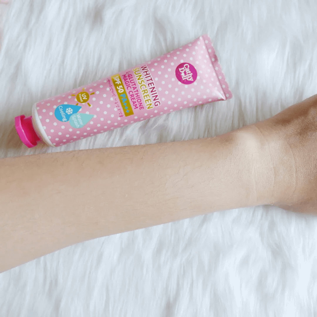 Protector solar resistente al agua con L-Glutathione Magic Cream, ideal para proteger la piel bajo el sol.