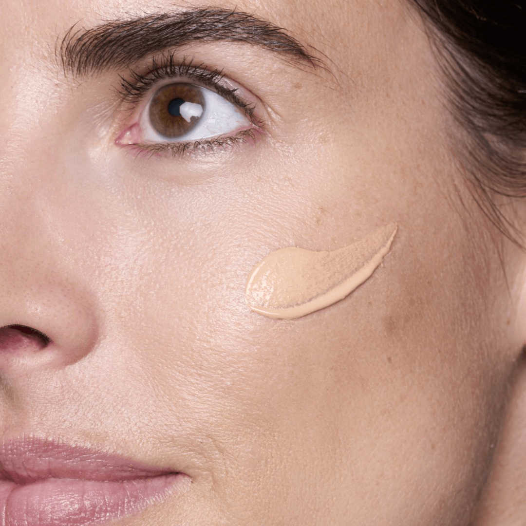 Roséliane CC Cream SPF50+ como base ligera para un maquillaje natural y protección solar.