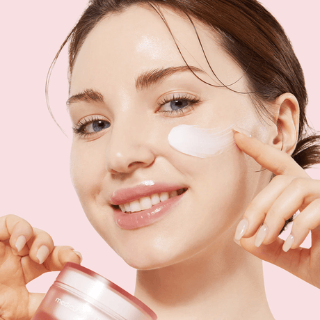 Crema antiarrugas Medicube Triple Collagen 4.0 para firmeza y elasticidad.