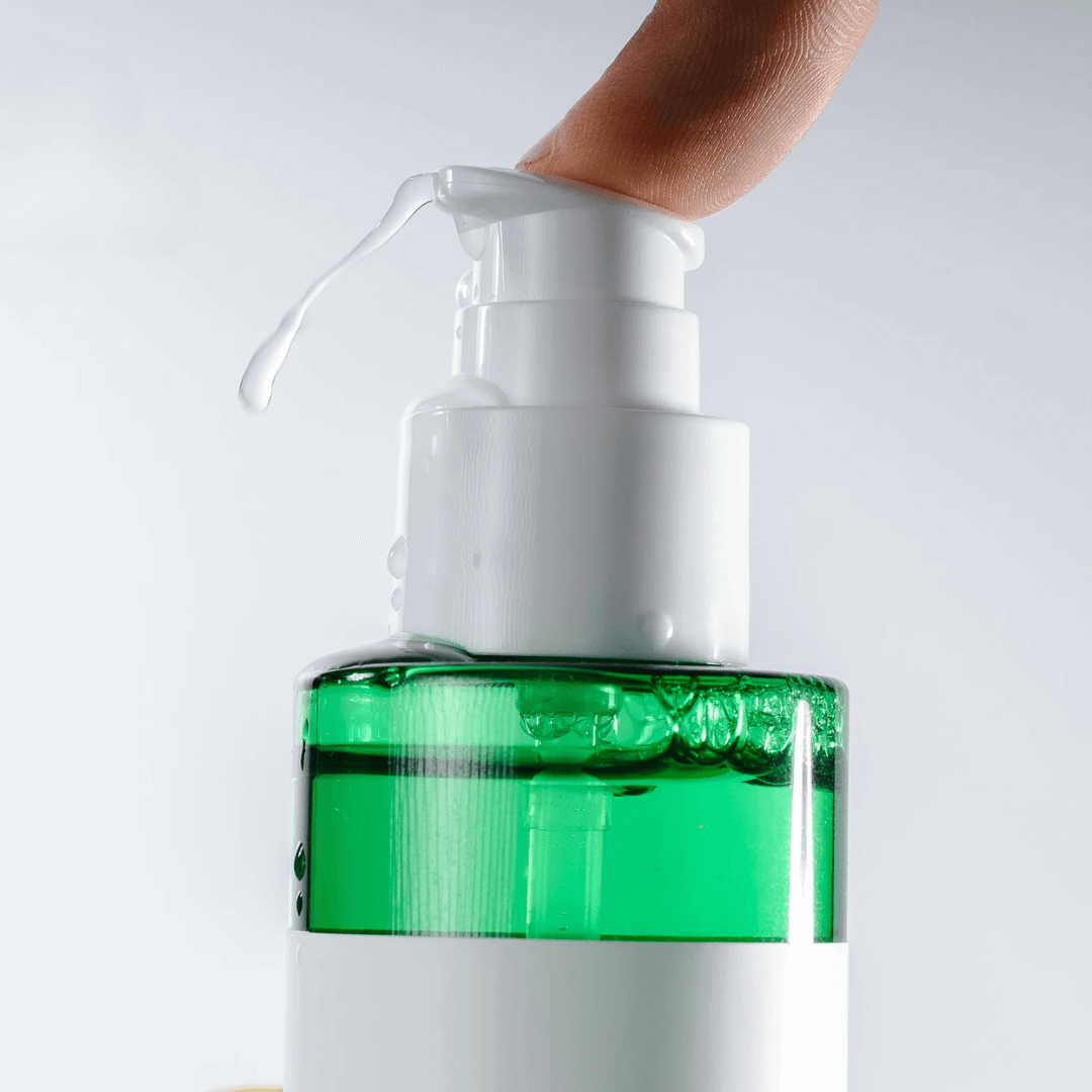 Eyenlip AC Clear Toner con centella asiática que calma y ayuda a reparar la piel.