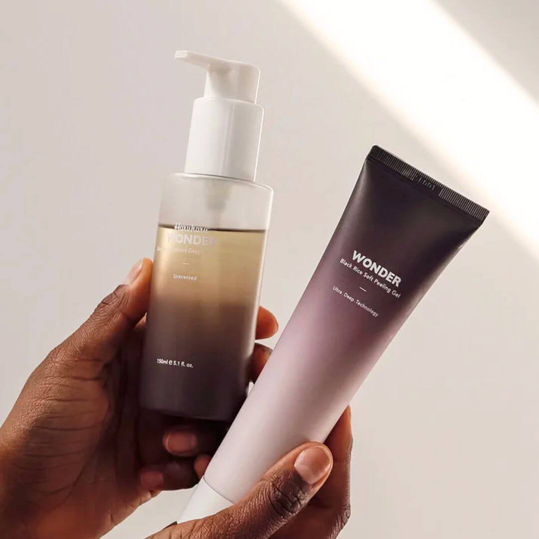 Black Rice Moisture Double Cleansing Haruharu Wonder calma la piel con extracto de fermento de arroz.