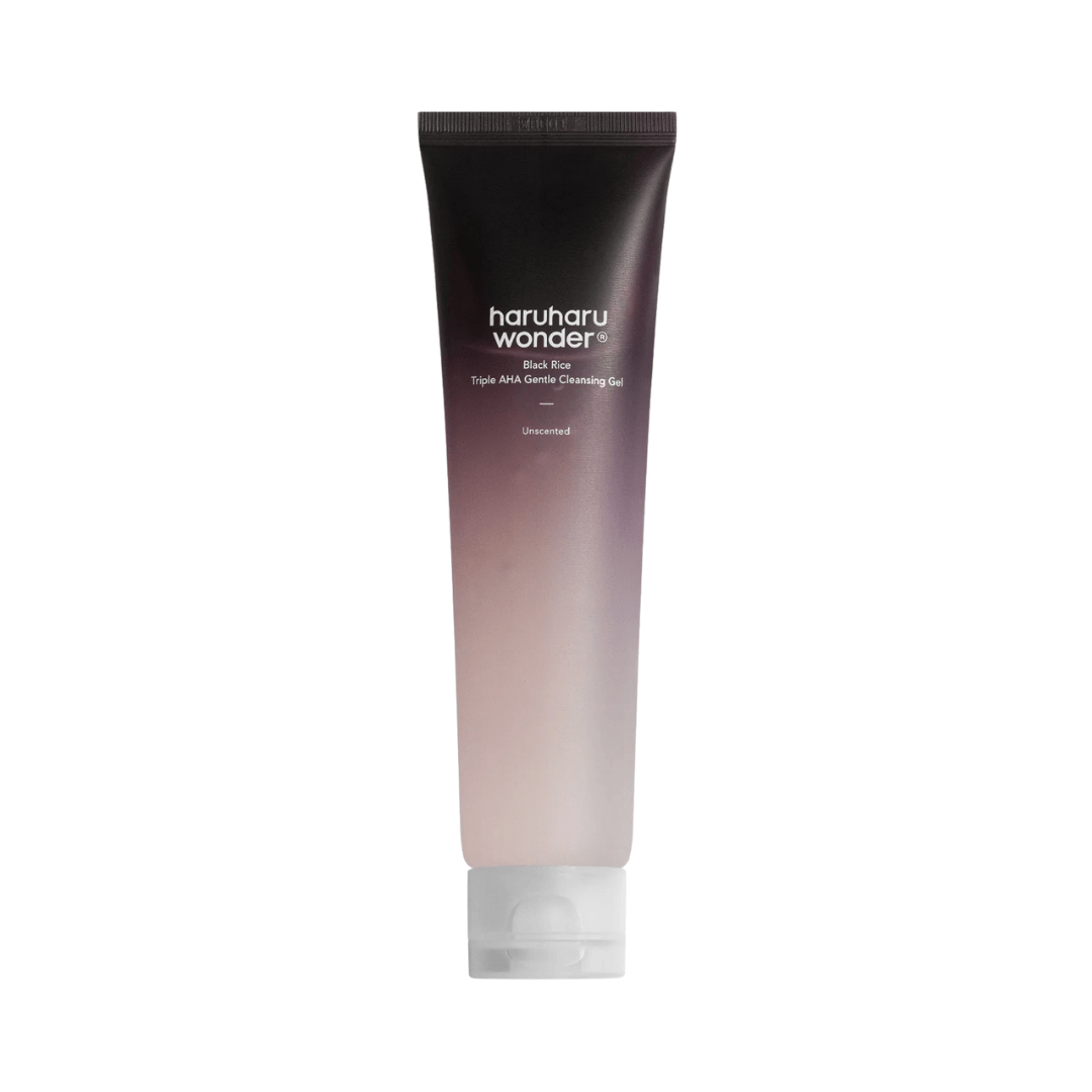 Black Rice Triple AHA Gentle Cleansing Gel Haruharu Wonder limpia suavemente sin resecar la piel.