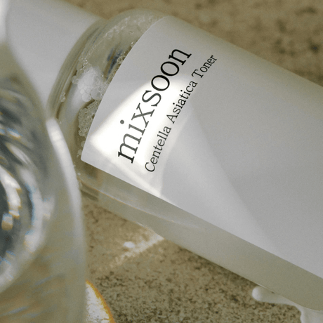 Centella Asiática Toner de Mixsoon reduce rojeces y calma irritaciones.