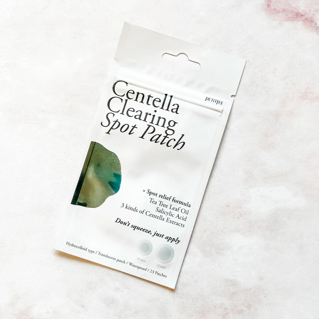 Petitfée Centella Clearing Spot Patch absorbe pus y sebo, acelera curación sin irritar.