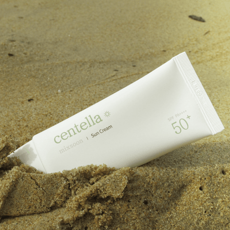 Mixsoon Centella Sun Cream, bloqueador facial ideal para piel sensible con acabado natural.