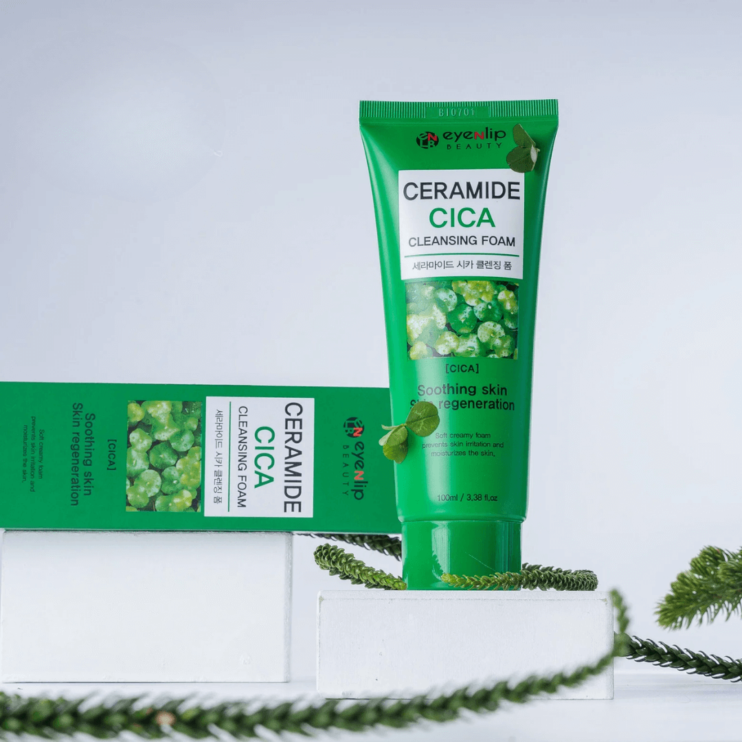 Ceramide Cica Calming Foam de Eyenlip con centella asiática que calma rojeces e irritación.