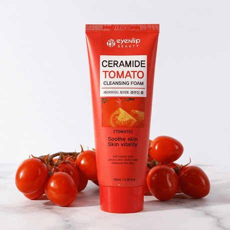 Ceramide Tomato Cleansing Foam con extracto de tomate para una piel más luminosa y unificada.