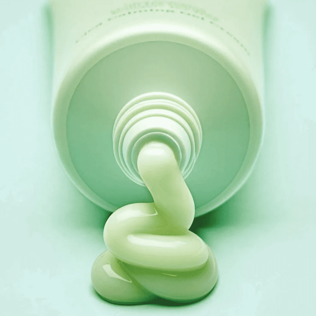 Tocobo Cica Calming Gel Cream con árbol del té que controla oleosidad y alivia la piel sensible.