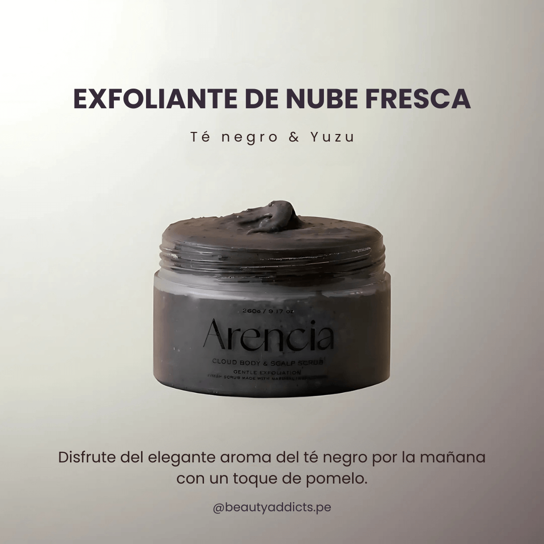 Cloud Scrub Black Té negro & Yuzu de Arencia hidrata con aceites vegetales tras la exfoliación.