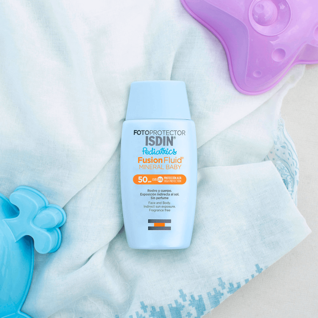 ISDIN Mineral Baby Pediatrics SPF 50+ fluido mineral suave para rostro y cuerpo infantil.