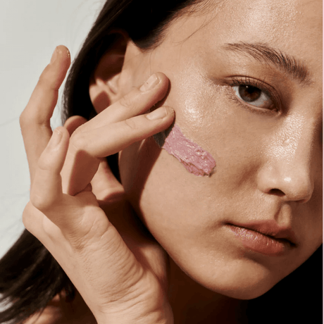 Arencia Fresh Rosehip Rice Mochi Cleanser que limpia profundamente sin dañar la barrera cutánea.