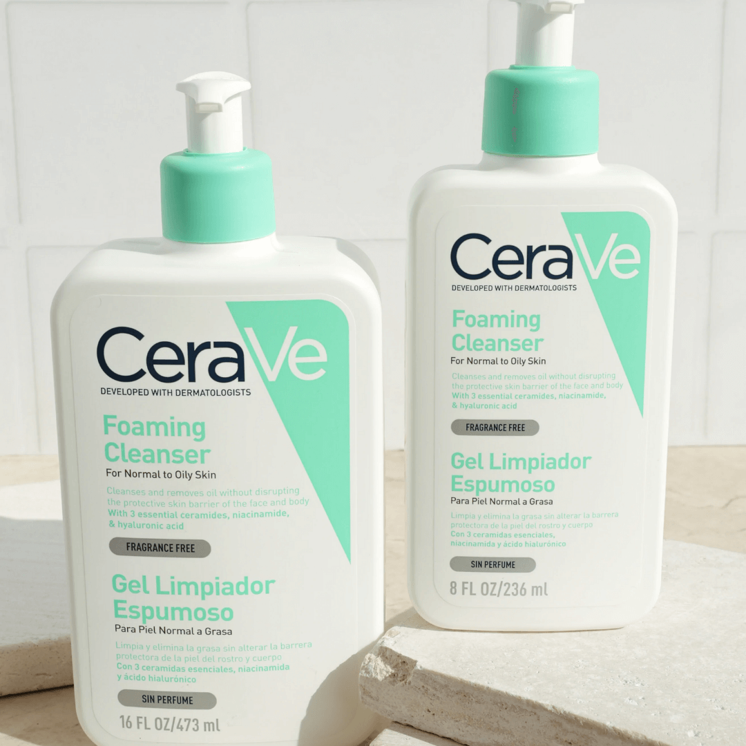 CeraVe Gel Limpiador Espumoso con ácido hialurónico que hidrata mientras limpia.