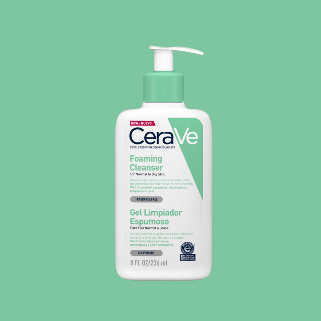 CeraVe Gel Limpiador Espumoso de 236 ml con textura ligera que limpia y calma.