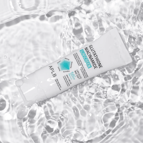 Glutathione Niacinamide Sunscreen con textura ligera que no deja residuo blanco ni sensación grasa de APLB.