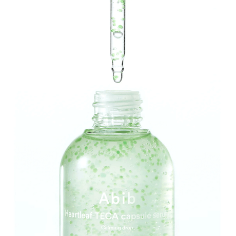 Sérum con Heartleaf y TECA, ideal para piel sensible y propensa a irritaciones.