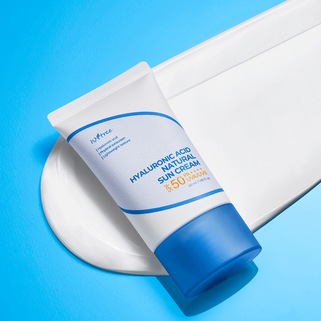 Hyaluronic Acid Natural Sun Cream de Isntree previene fotoenvejecimiento y manchas.