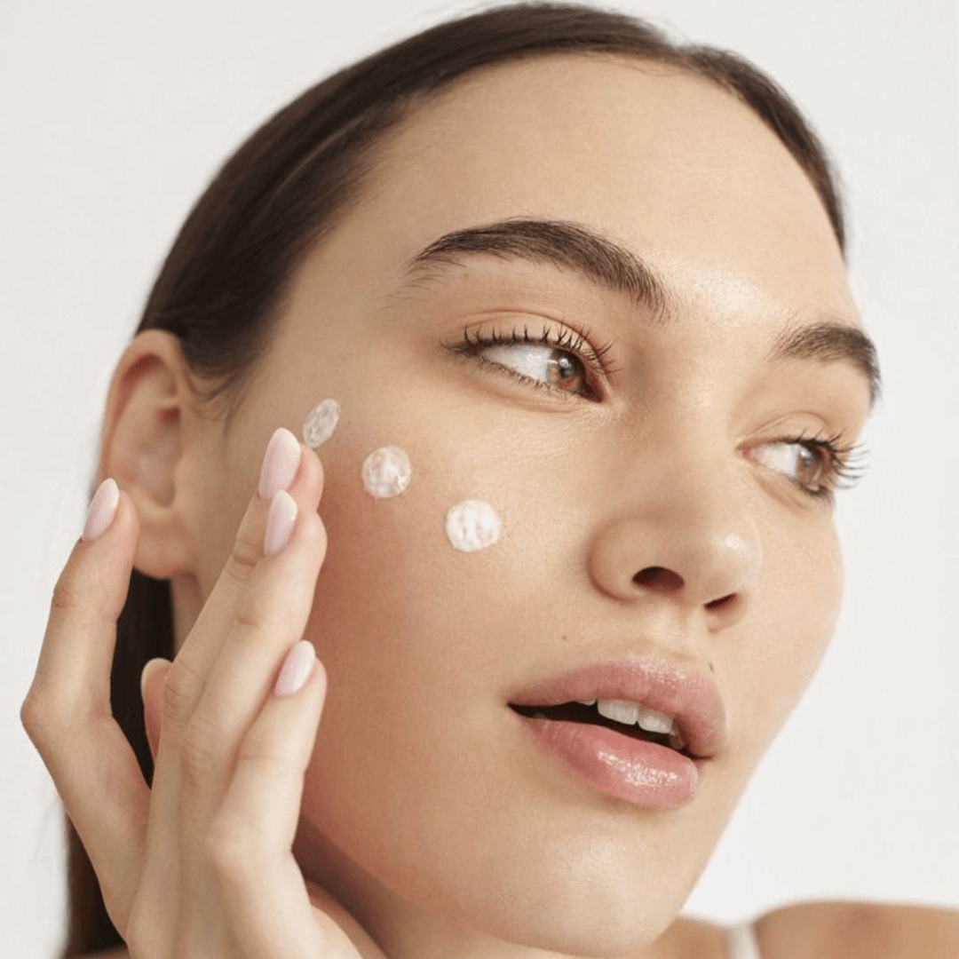 SkinLab Lift & Firm Daily Moisturizer que mejora firmeza y elasticidad con cada aplicación.