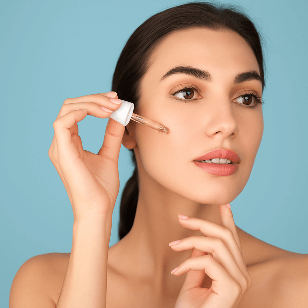 Serum facial que reafirma el rostro y ayuda a prevenir signos de la edad de SkinLab.