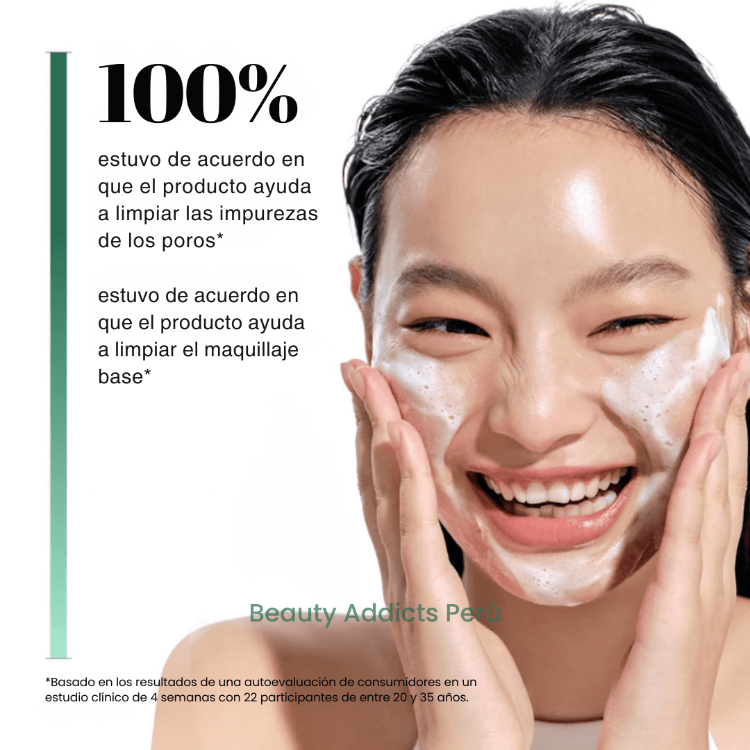 Antes y después del limpiador en espuma Heartleaf Quercetinol de Anua, con extracto de hoja de corazón para una limpieza profunda y poros más limpios.