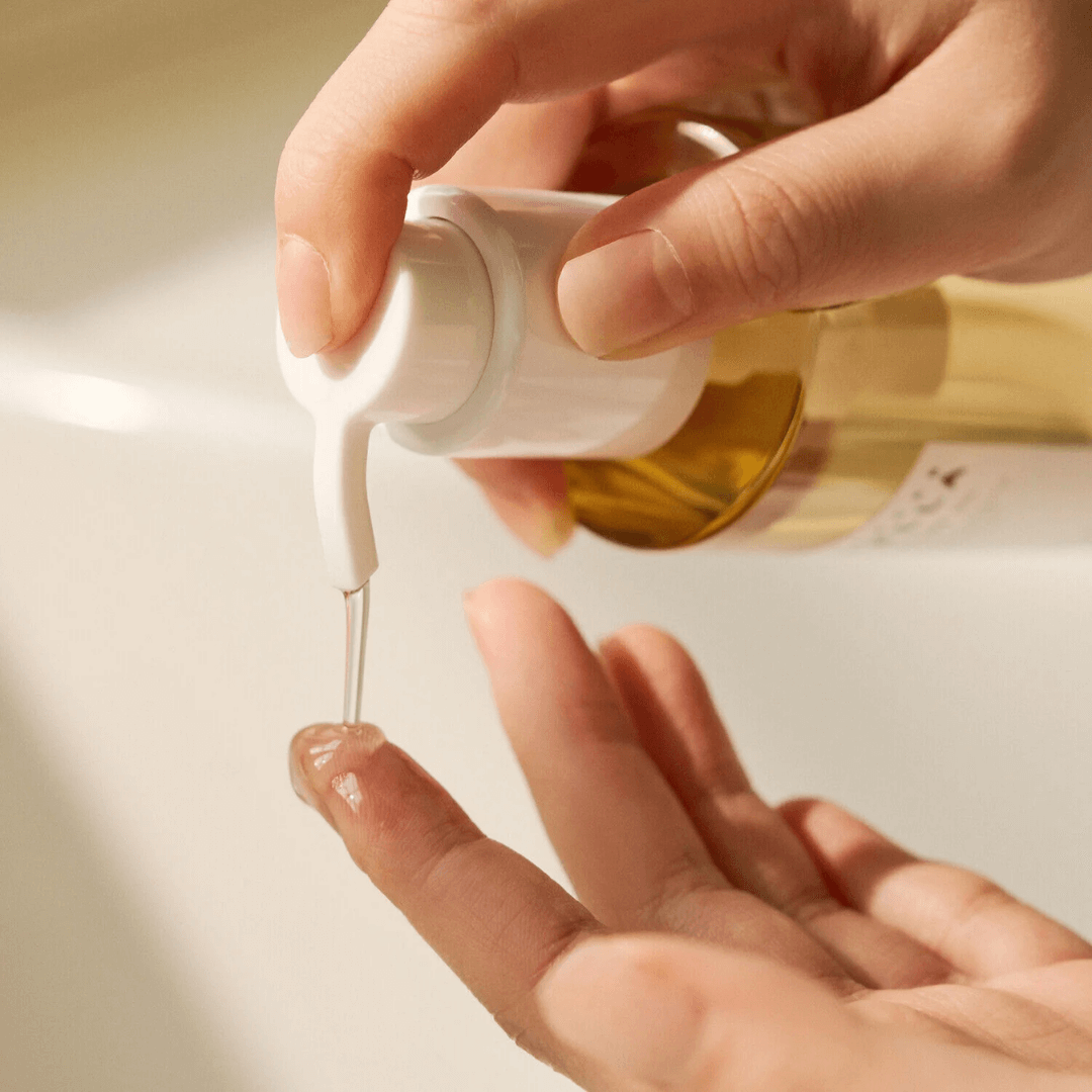 Skin 1004 Double Cleansing Duo, el Cleansing Oil elimina todos los rastros de maquillaje sin esfuerzo.
