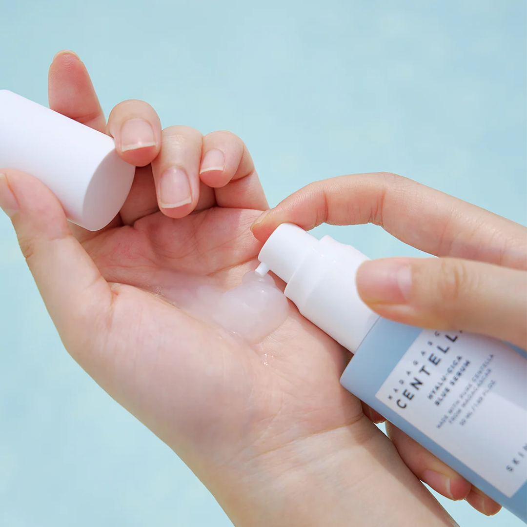 Suero hidratante SKIN1004 Madagascar Centella Hyalu-Cica Blue.