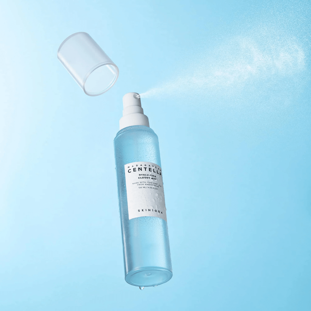 Madagascar Centella Hyalu-Cica Cloudy Mist que repone humedad profunda con ácido hialurónico en 8 capas.