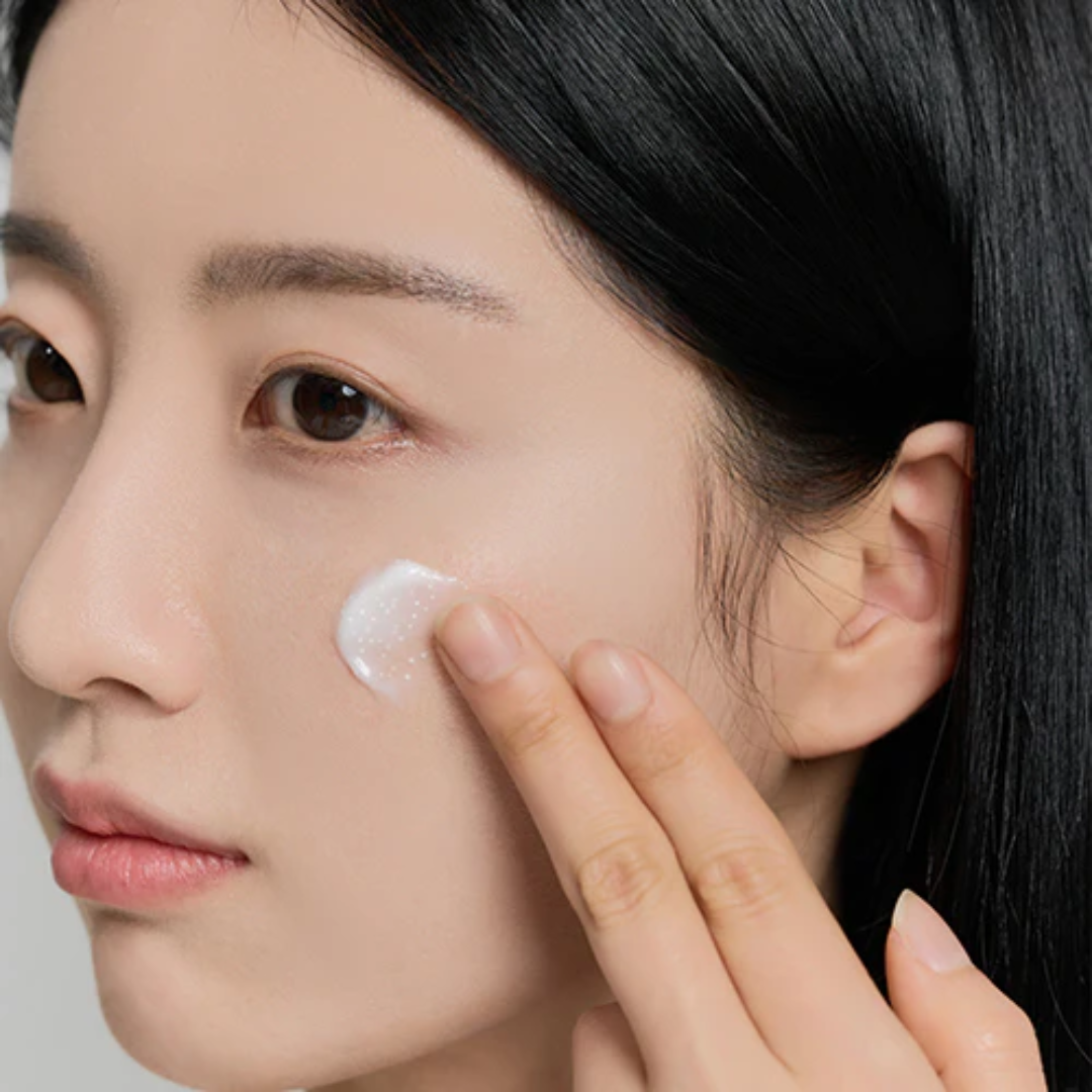 Madagascar Centella Brightening Capsule Cream SKIN1004, mejora manchas y aporta brillo natural.