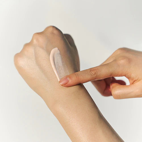 Madagascar Centella Tone Brightening Tone-Up Sunscreen SKIN1004, protector con efecto iluminador.