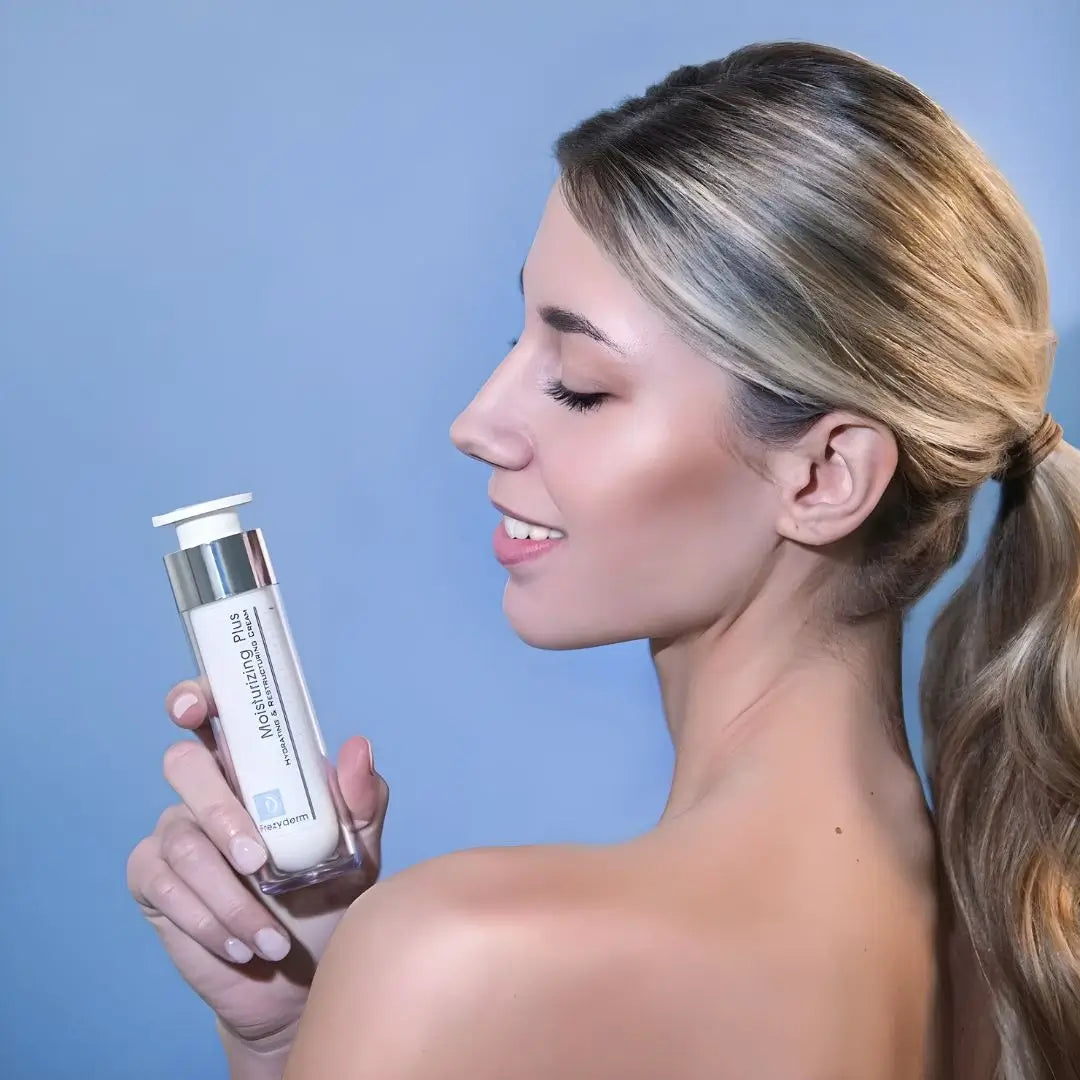 Moisturizing Plus Cream Frezyderm refuerza la barrera cutánea y mantiene la hidratación prolongada.