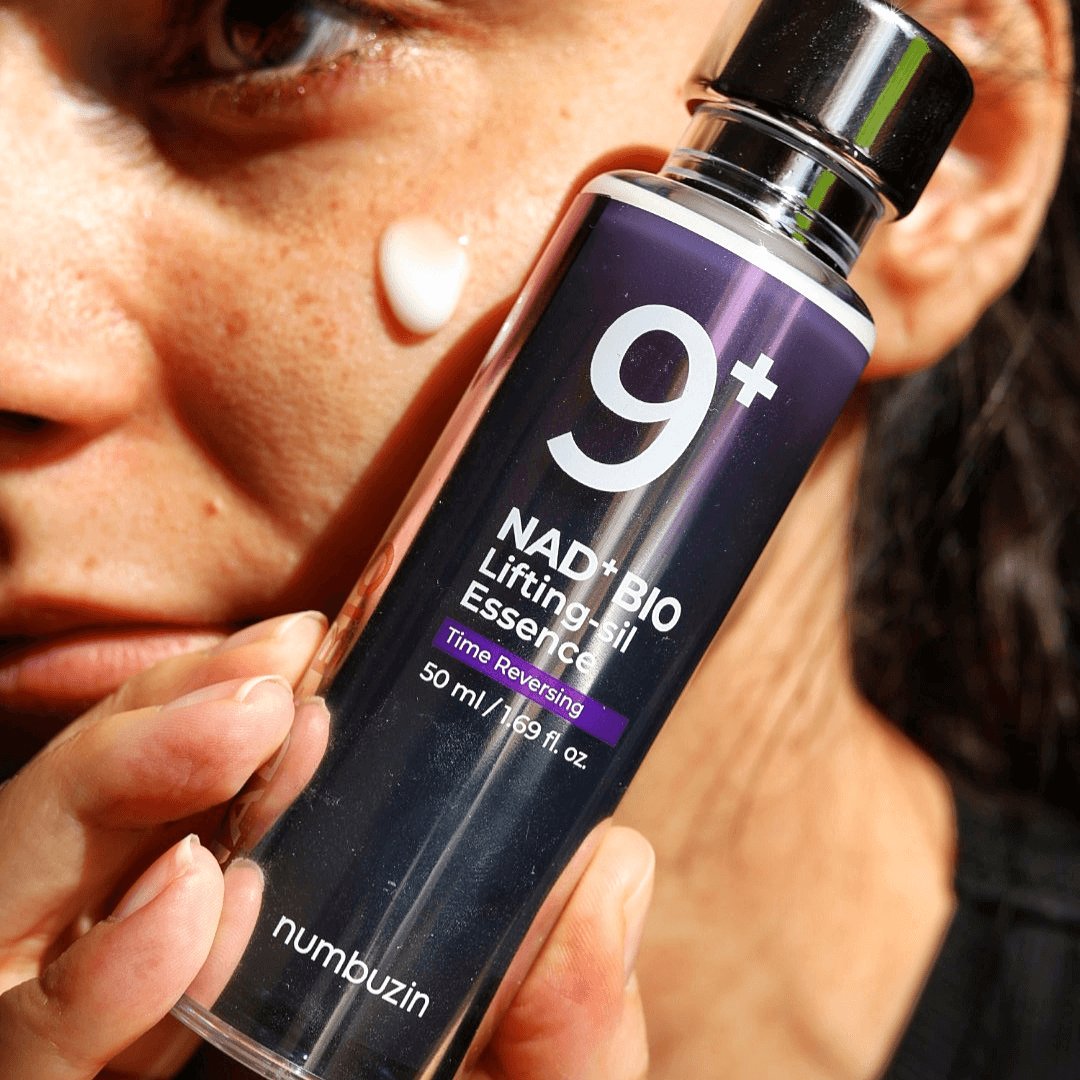 No.9 NAD Bio Lifting‑sil Essence con efecto reafirmante en contorno de ojos, ceño y líneas de sonrisa.