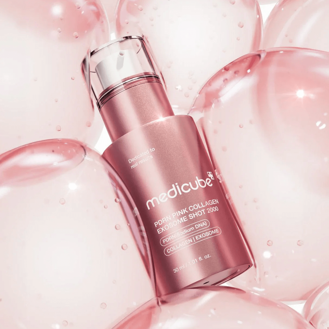 PDRN Pink Exosome Shot Serum 2000 de Medicube revitaliza piel fatigada con antioxidantes y exosomas.