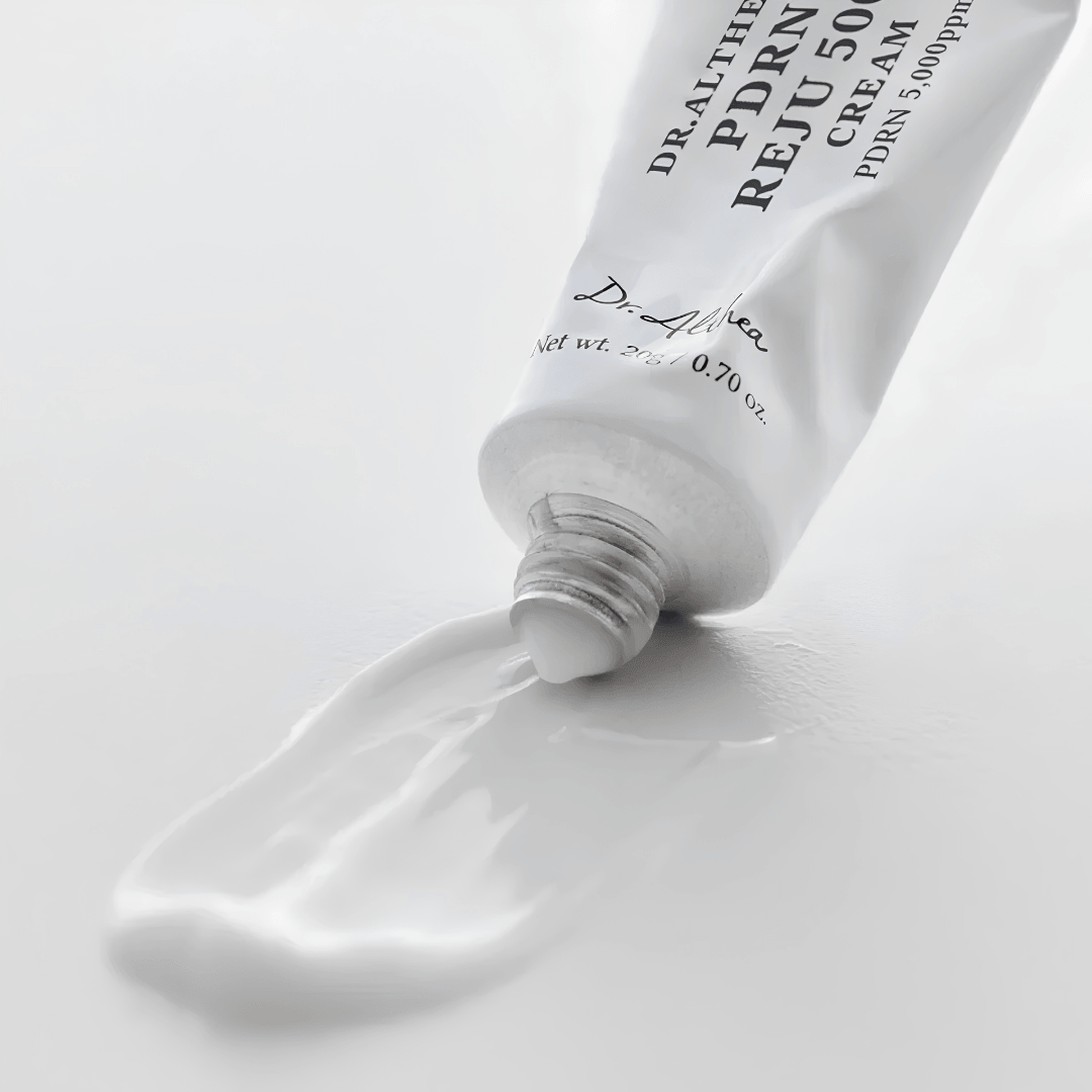 Crema facial regeneradora con ingredientes reparadores que ayudan a fortalecer la piel y mejorar su textura.