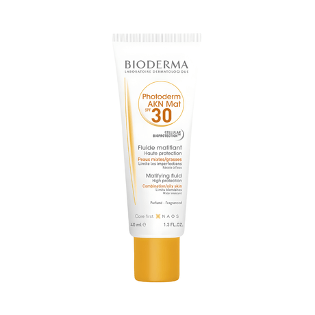 Photoderm AKN Mat SPF 30 Bioderma protege la piel mixta a grasa del sol.