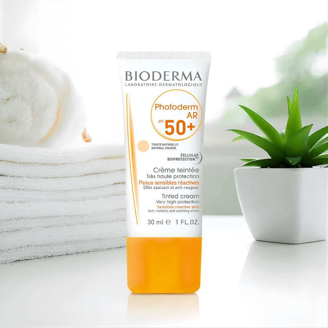 Photoderm AR SPF 50 Bioderma unifica el tono y reduce rojeces.