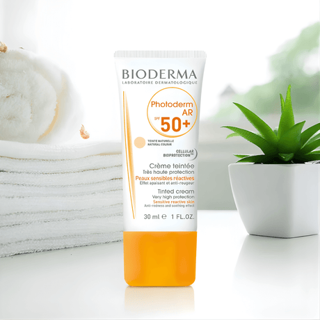 Photoderm AR SPF 50 Bioderma unifica el tono y reduce rojeces.