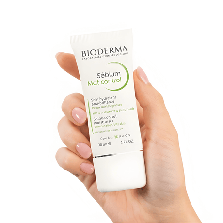 Sébium Mat Control Bioderma hidrata y reduce el exceso de sebo para un acabado mate.