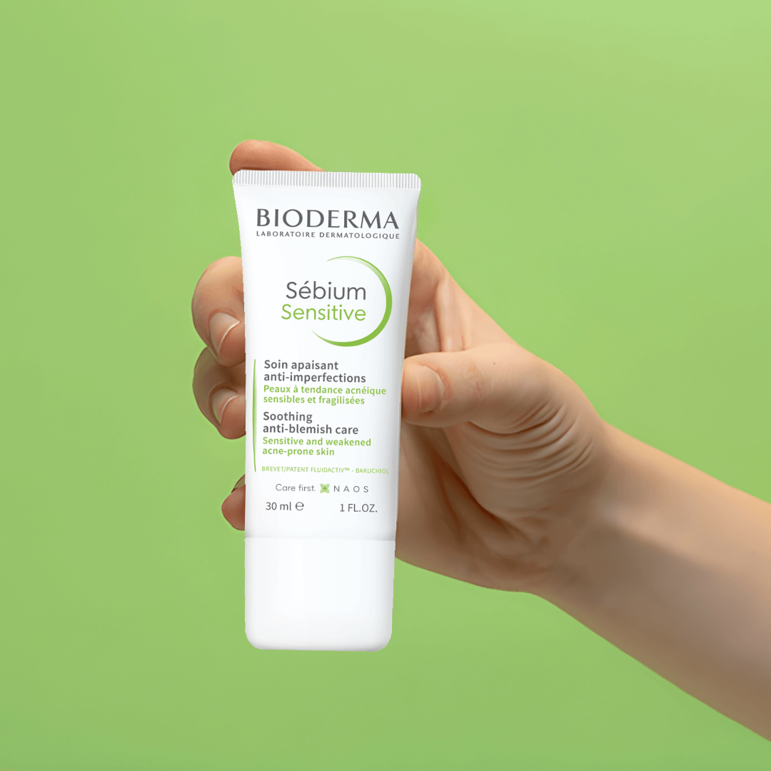 Sébium Sensitive Bioderma hidrata y fortalece la barrera cutánea de piel reactiva.