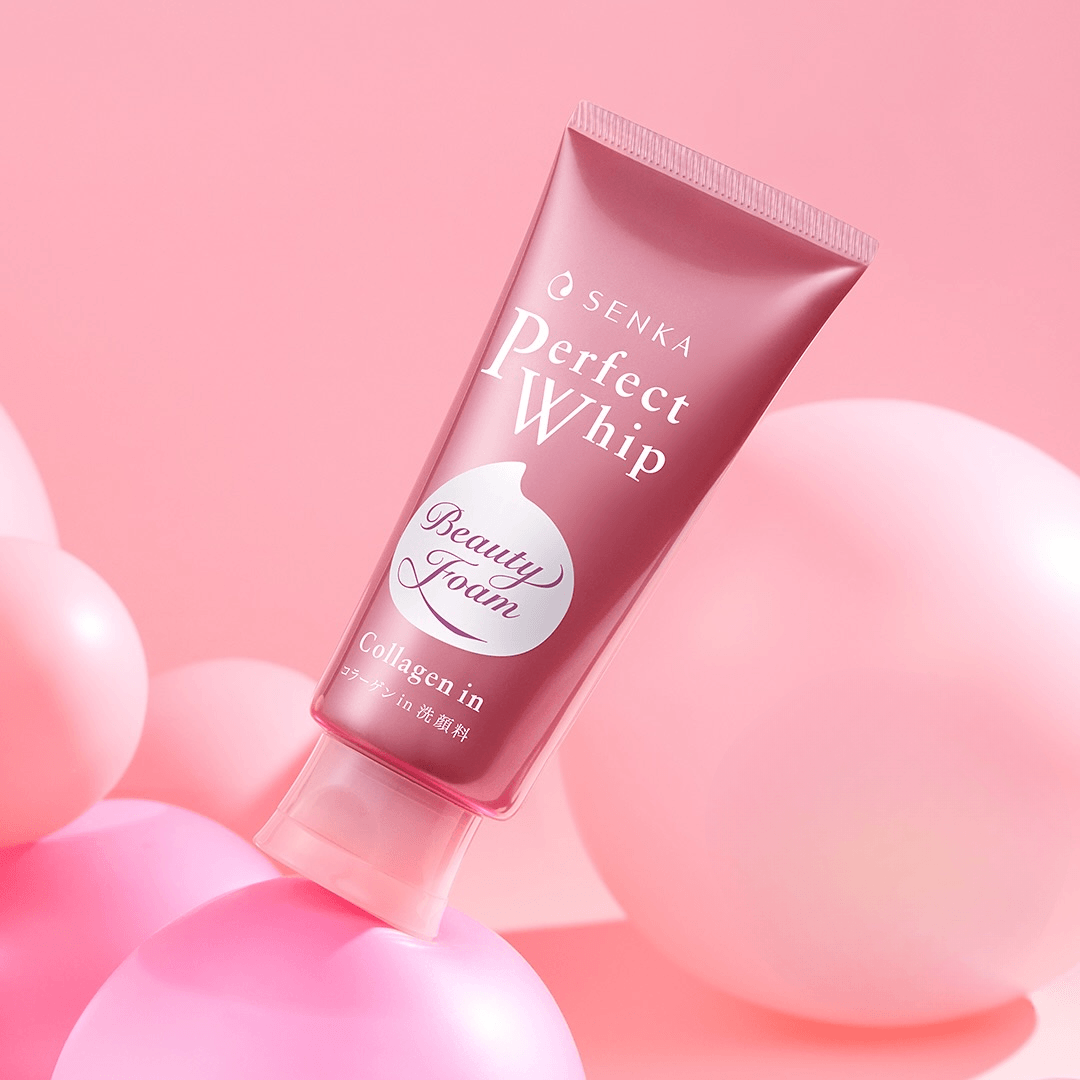 Limpiador facial japonés con colágeno que ayuda a mantener la piel suave, flexible y con sensación de hidratación después de la limpieza.