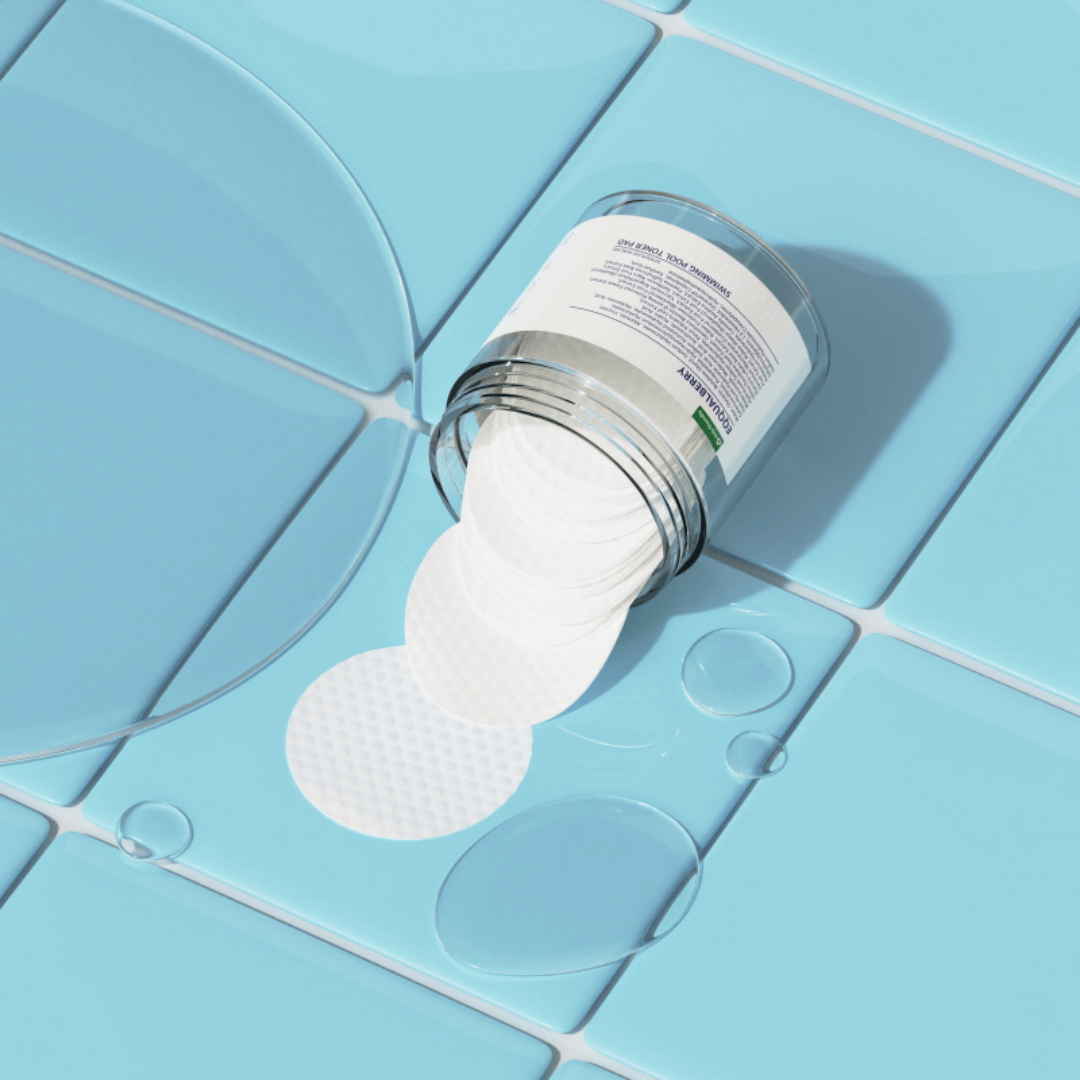 Eqqualberry Swimming Pool Toner Pads que perfecciona la textura y prepara la piel para el maquillaje.