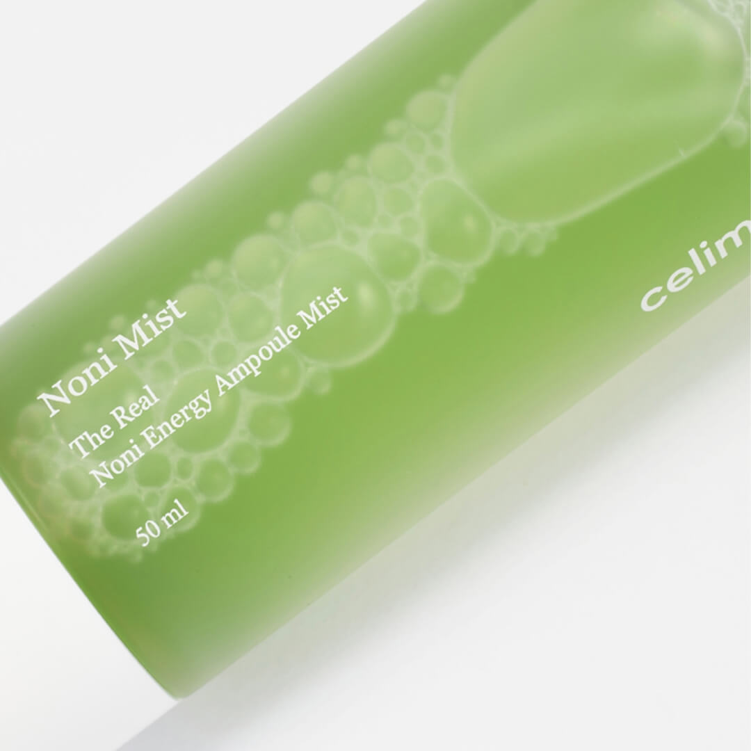 Celimax Noni Energy Ampoule Mist, spray facial antioxidante con beneficios hidratantes en envase ergonómico.