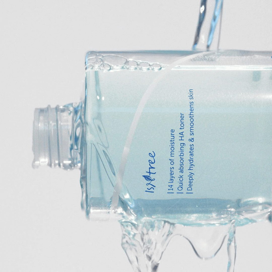Isntree Ultra Low Molecular Hyaluronic Acid Toner refresca y fortalece la barrera cutánea.