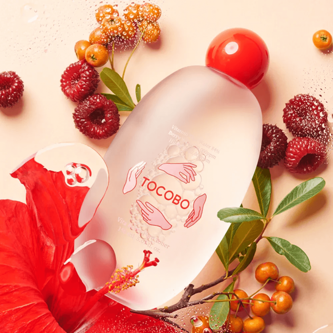 Tónico Vita Berry Pore con agua de bayas e hibisco que mejora la textura de la piel y restaura su equilibrio natural.